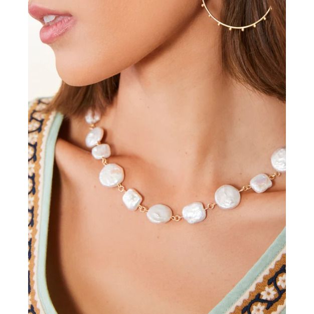 Pretty Pearl Necklace 17"