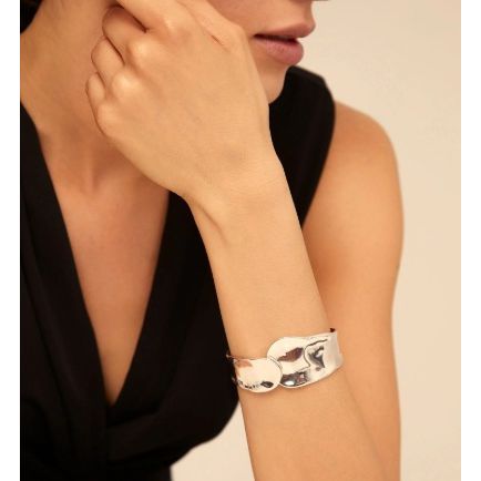 Waves shaped bangle bracelet