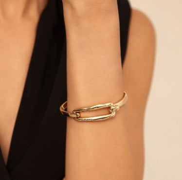Bangle bracelet with buckle