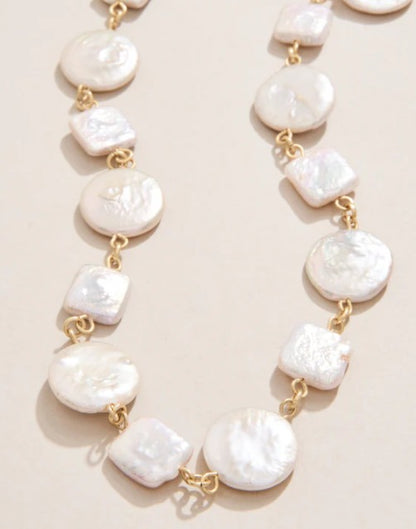 Pretty Pearl Necklace 17"