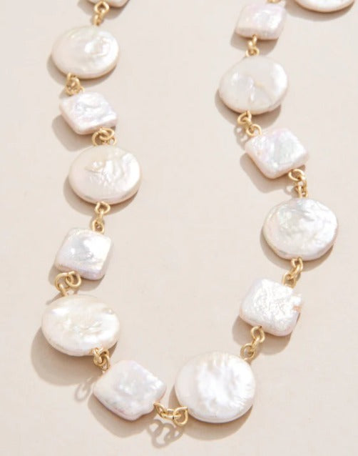 Pretty Pearl Necklace 17"