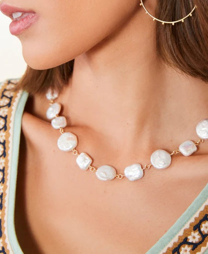 Pretty Pearl Necklace 17"