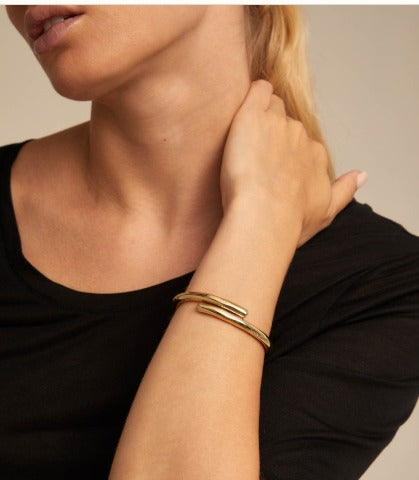 Tubular shaped bangle bracelet