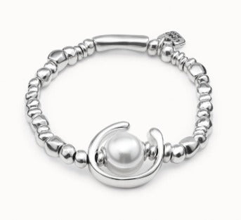 Beaded stretch bracelet with a pearl