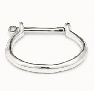 Bangle bracelet with a shackle shaped clasp