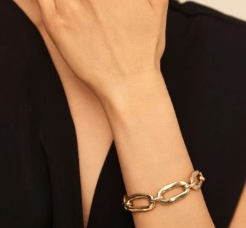 Oval link chain bracelet