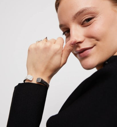 Bangle bracelet with square shape