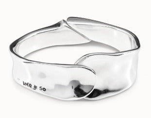 Waves shaped bangle bracelet