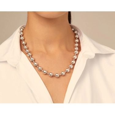 Short beaded necklace with padlock