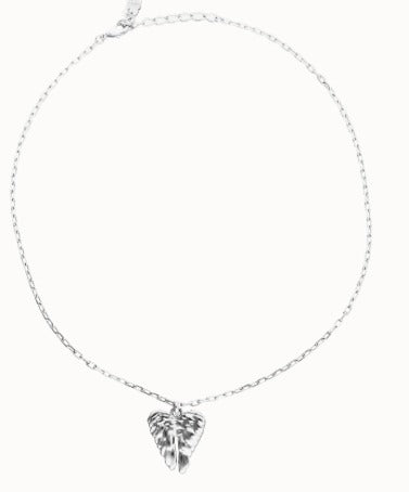 Short necklace with wing detail