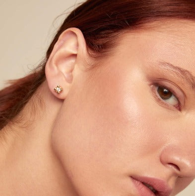 Stud earrings with white cubic zirconia